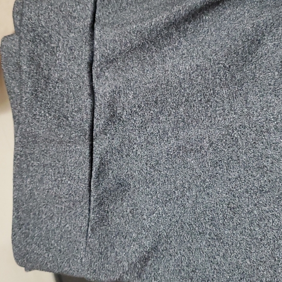 Mattie M Gray Capri Leggings Size LG - Picture 3 of 7